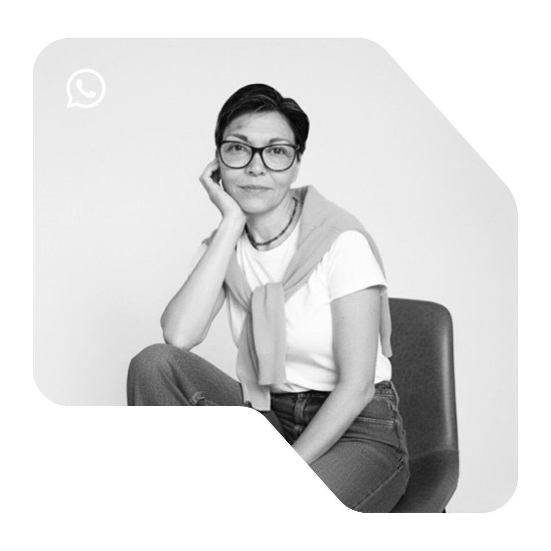 denise-facciuto-curadora-e-fundadora-omichas.jpg Retrato em preto e branco de Denise Facciuto, fundadora da marca Omicha e especialista em alimentos de origem e chocolates bean-to-bar da Amazônia.